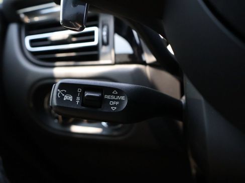 Used 2026 Porsche Macan AWD/4WD image 39