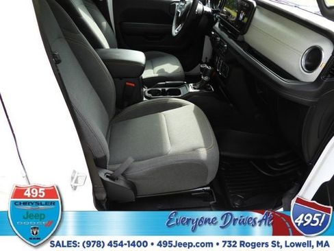 Used 2024 Jeep Wrangler Sahara w/ Technology Group image 10