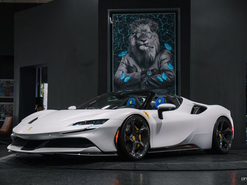 Used 2022 Ferrari SF90 Spider image 22
