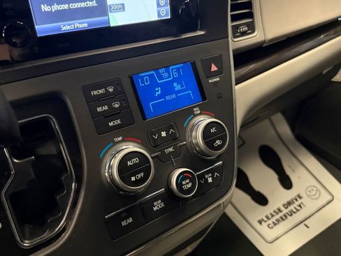 Used 2017 Toyota Sienna XLE Premium AWD/4WD image 15