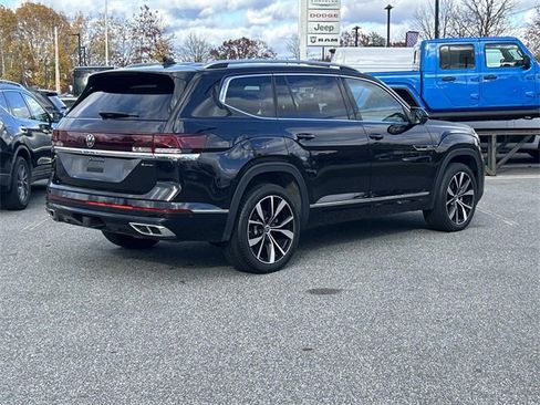 Used 2024 Volkswagen Atlas SEL Premium R-Line image 3