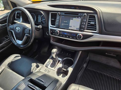 Used 2018 Toyota Highlander XLE AWD/4WD image 10