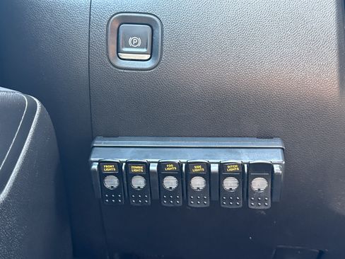 Used 2022 Chevrolet Silverado 2500 Custom w/ Gooseneck/5TH Wheel Package AWD/4WD image 9