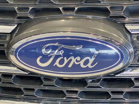 Used 2022 Ford Explorer XLT w/ Equipment Group 202A AWD/4WD image 10