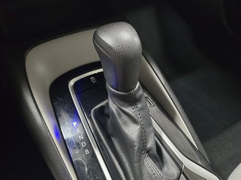 Used 2021 Toyota Corolla LE image 24