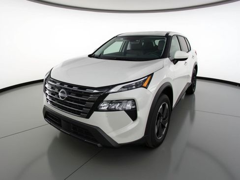 Used 2025 Nissan Rogue SV FWD image 3