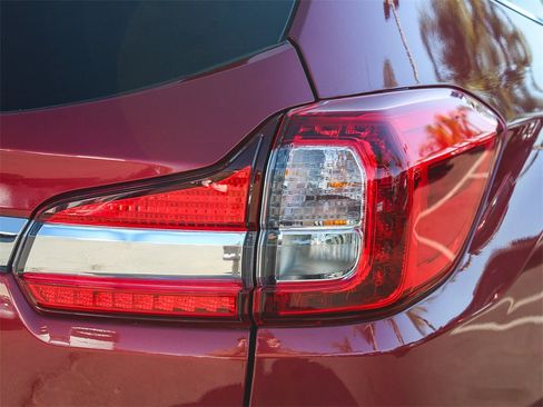 Used 2022 Subaru Ascent Limited w/ Technology Package image 7