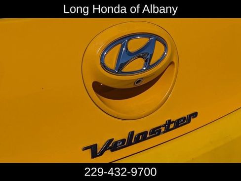 Used 2016 Hyundai Veloster FWD image 10