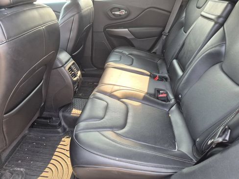 Used 2019 Jeep Cherokee Limited w/ Technology Group AWD/4WD image 25