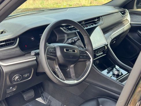 Used 2024 Jeep Grand Cherokee L Limited w/ Luxury Tech Group II AWD/4WD image 16