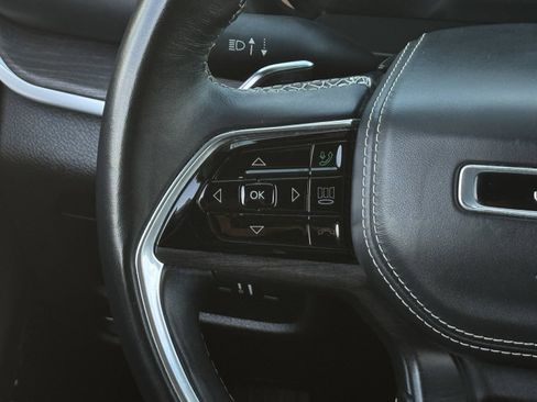 Used 2021 Jeep Grand Cherokee L Overland w/ Luxury Tech Group IV AWD/4WD image 16