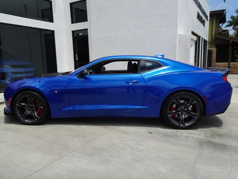 Used 2017 Chevrolet Camaro SS RWD image 3