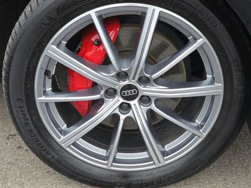 Certified 2024 Audi Q5 e Premium Plus w/ Premium Plus Package image 17