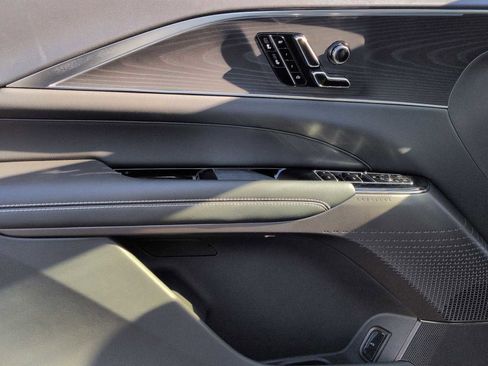 New 2025 Cadillac Lyriq Luxury image 10