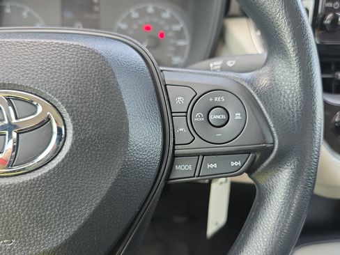 Used 2025 Toyota Corolla LE FWD image 17