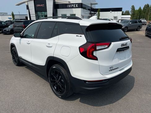 Used 2022 GMC Terrain SLE w/ Driver Convenience Package image 3