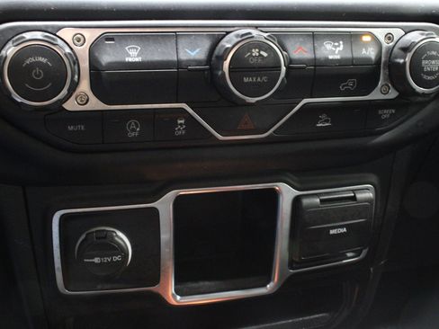 Used 2022 Jeep Wrangler Unlimited Sport AWD/4WD image 17