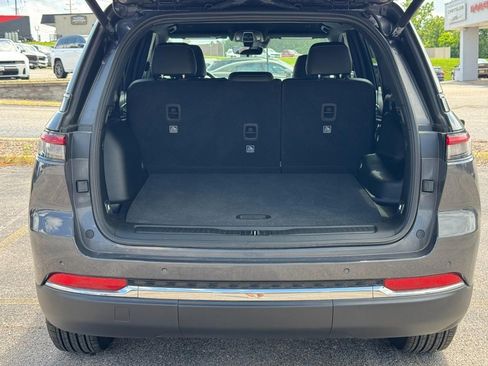 Used 2025 Jeep Grand Cherokee Limited AWD/4WD image 6
