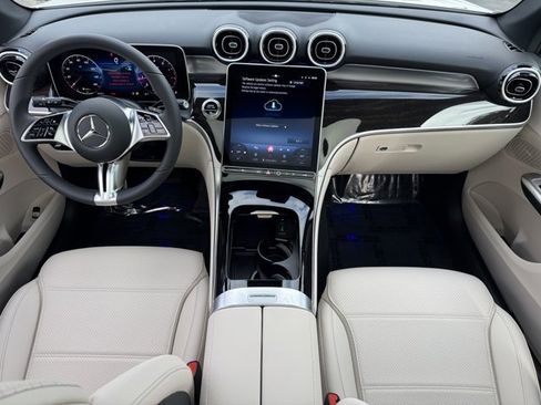 Used 2026 Mercedes-Benz GLC 300 image 10