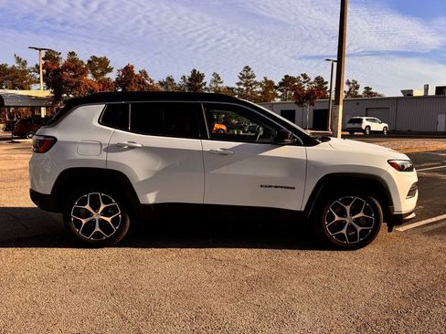 Used 2024 Jeep Compass Limited image 9