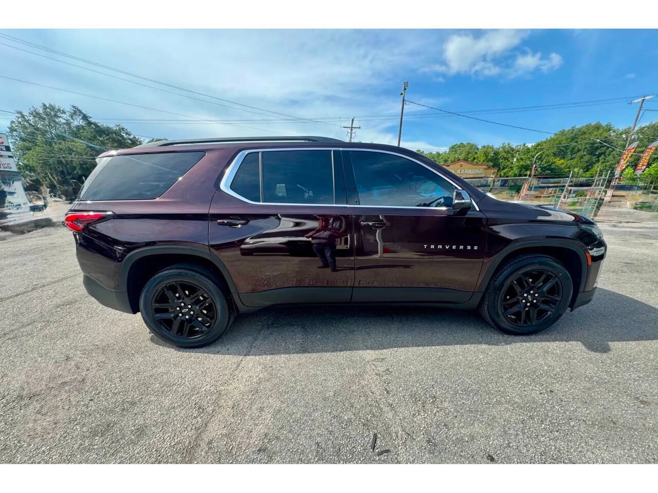 Used 2022 Chevrolet Traverse LT FWD image 13