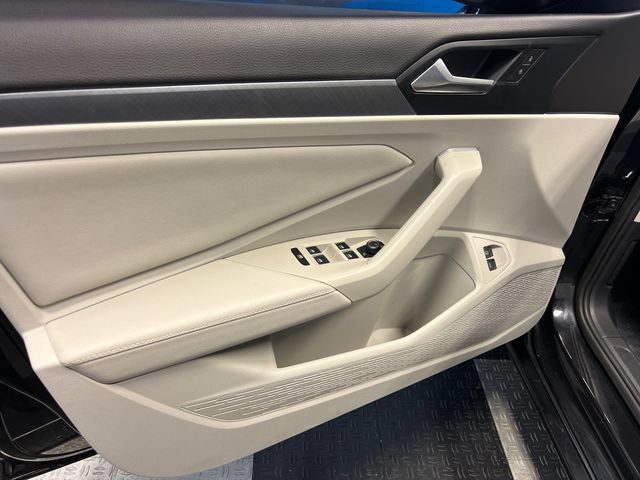 Certified 2024 Volkswagen Jetta SE FWD image 7