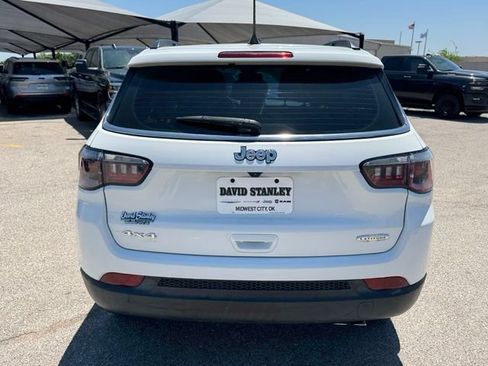 Used 2025 Jeep Compass Latitude w/ Sun & Sound Group AWD/4WD image 5