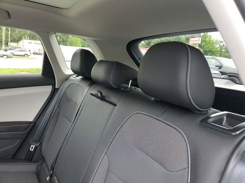 Used 2025 Volkswagen Taos SE w/ Panoramic Sunroof Package AWD/4WD image 9