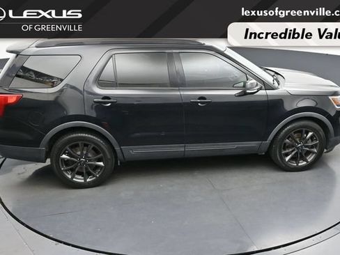 Used 2017 Ford Explorer XLT w/ Equipment Group 202A FWD image 35