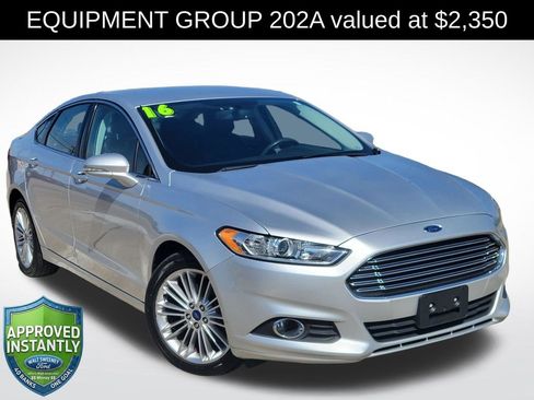 Used 2016 Ford Fusion SE w/ Equipment Group 202A image 1