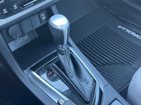 Used 2019 Toyota Corolla LE FWD image 21