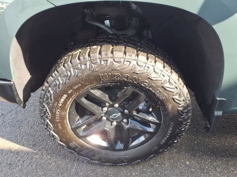 Used 2025 Chevrolet Silverado 1500 Custom Trail Boss w/ LPO, Dark Essentials Package AWD/4WD image 8