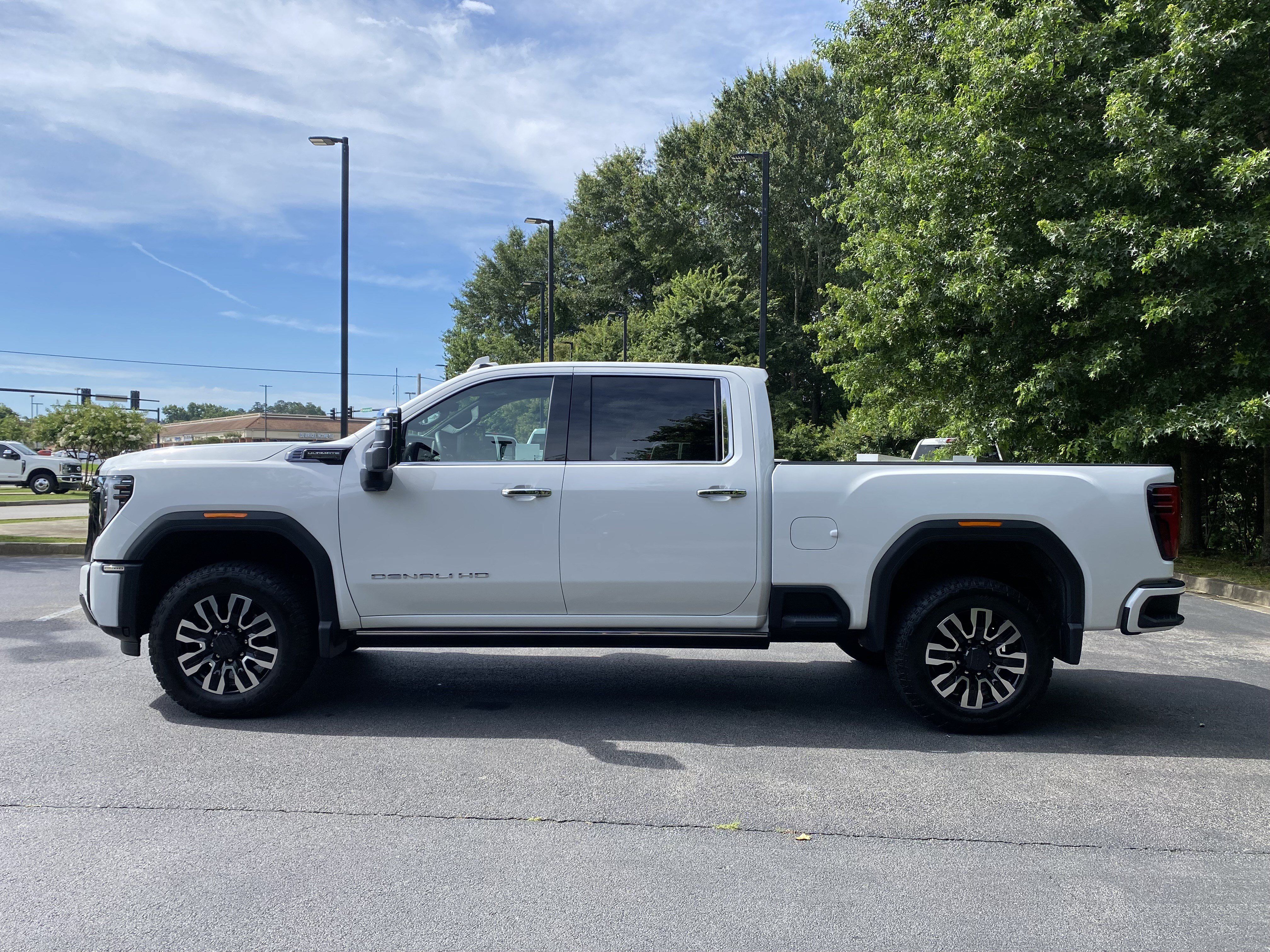 Used 2026 GMC Sierra 2500 Denali Ultimate AWD/4WD image 6