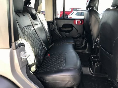 Used 2019 Jeep Wrangler Unlimited Sport S image 18