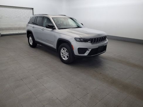 Used 2023 Jeep Grand Cherokee Laredo w/ Luxury Tech Group I AWD/4WD image 13