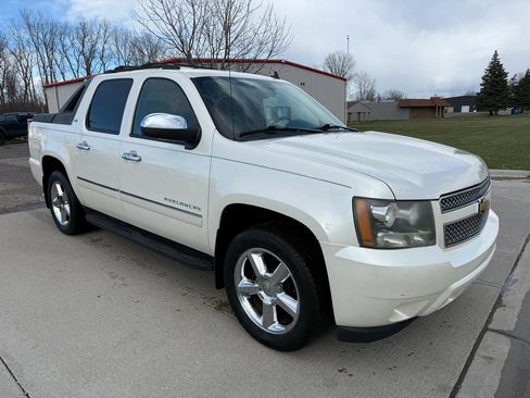 Used 2011 Chevrolet Avalanche LTZ AWD/4WD image 3