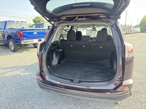 Used 2018 Toyota RAV4 LE FWD image 36