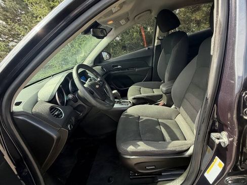 Used 2016 Chevrolet Cruze LT FWD image 9