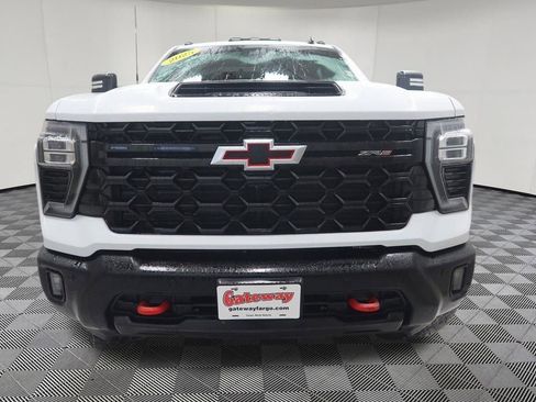 Used 2025 Chevrolet Silverado 2500 ZR2 w/ Technology Package AWD/4WD image 4