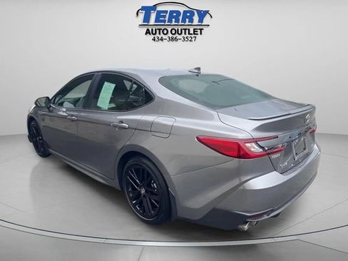 Used 2025 Toyota Camry SE image 5