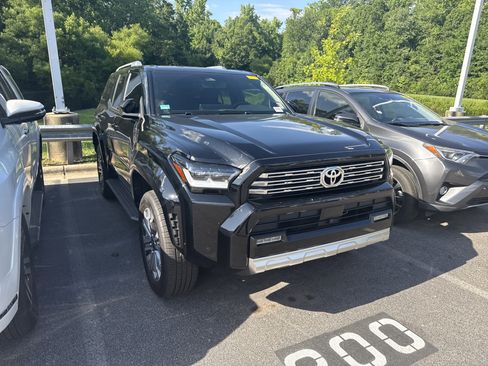 Used 2025 Toyota 4Runner Limited AWD/4WD image 3