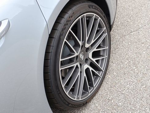 Certified 2025 Porsche Panamera 4 AWD/4WD image 37