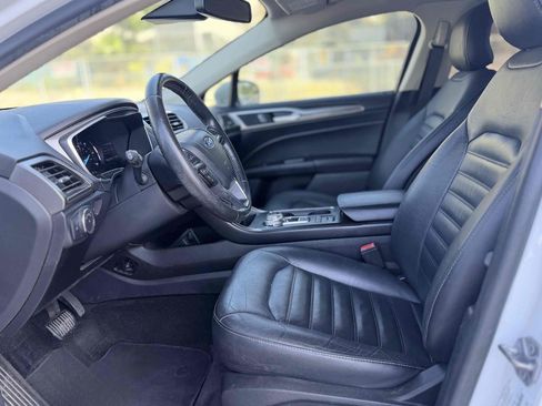 Used 2017 Ford Fusion SE w/ Equipment Group 602A FWD image 13