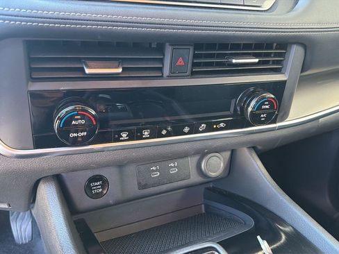 Used 2025 Nissan Rogue SV FWD image 26