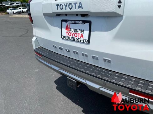 New 2026 Toyota 4Runner Limited AWD/4WD image 10