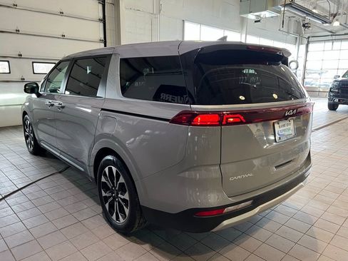 Used 2024 Kia Carnival EX image 6