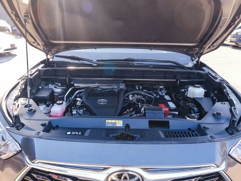 Used 2023 Toyota Highlander Limited FWD image 30