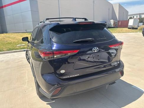 Used 2022 Toyota Highlander XLE FWD image 4