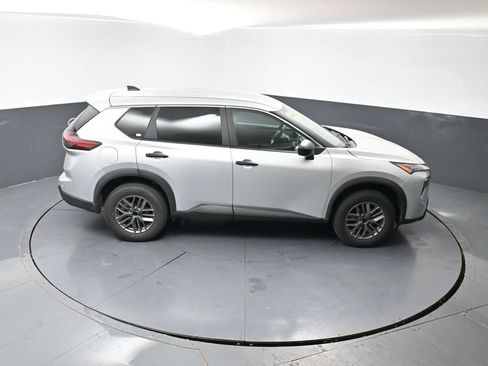 Used 2024 Nissan Rogue S FWD image 14