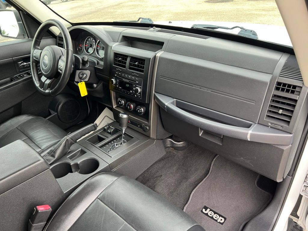 Used 2012 Jeep Liberty Sport AWD/4WD image 11